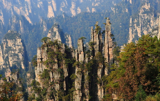 長沙出發到黃龍洞、張家界森林公園、天門山仙山、鳳凰五日游